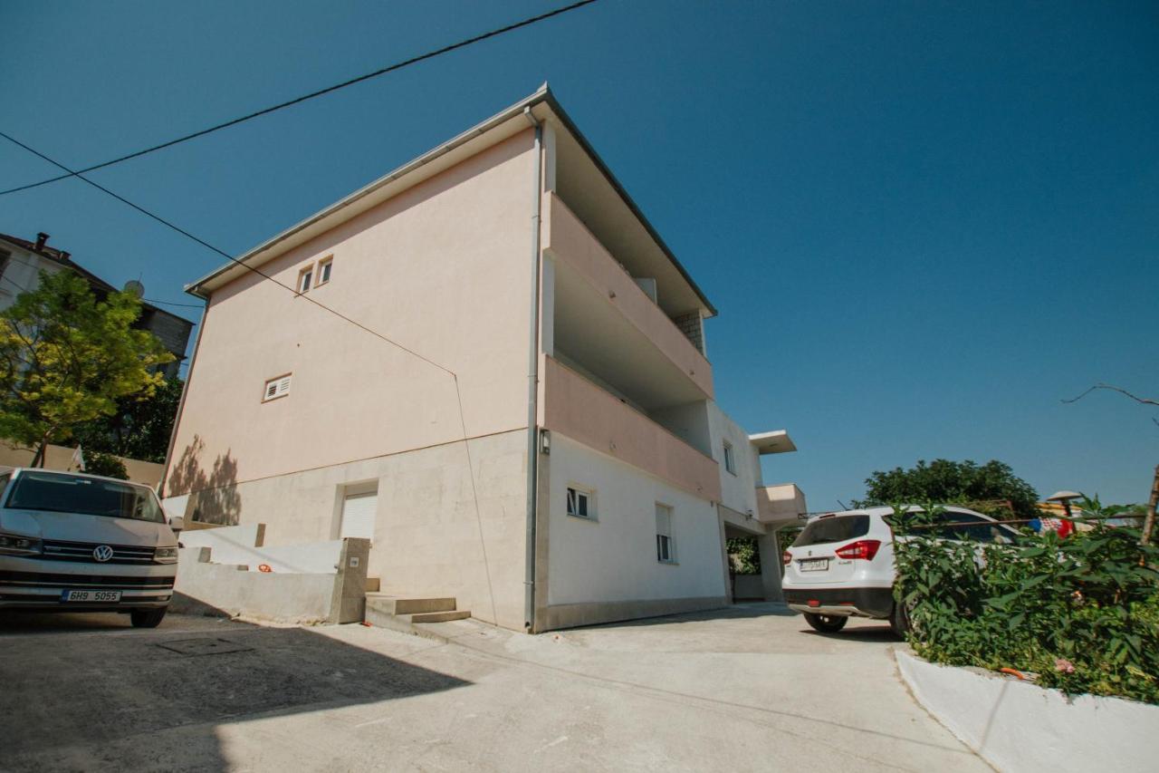Apartments By The Sea Arbanija, Ciovo - 1085 Trogir Eksteriør billede