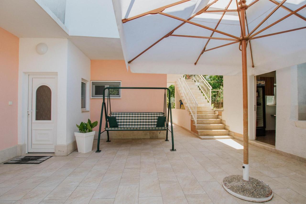 Apartments By The Sea Arbanija, Ciovo - 1085 Trogir Eksteriør billede