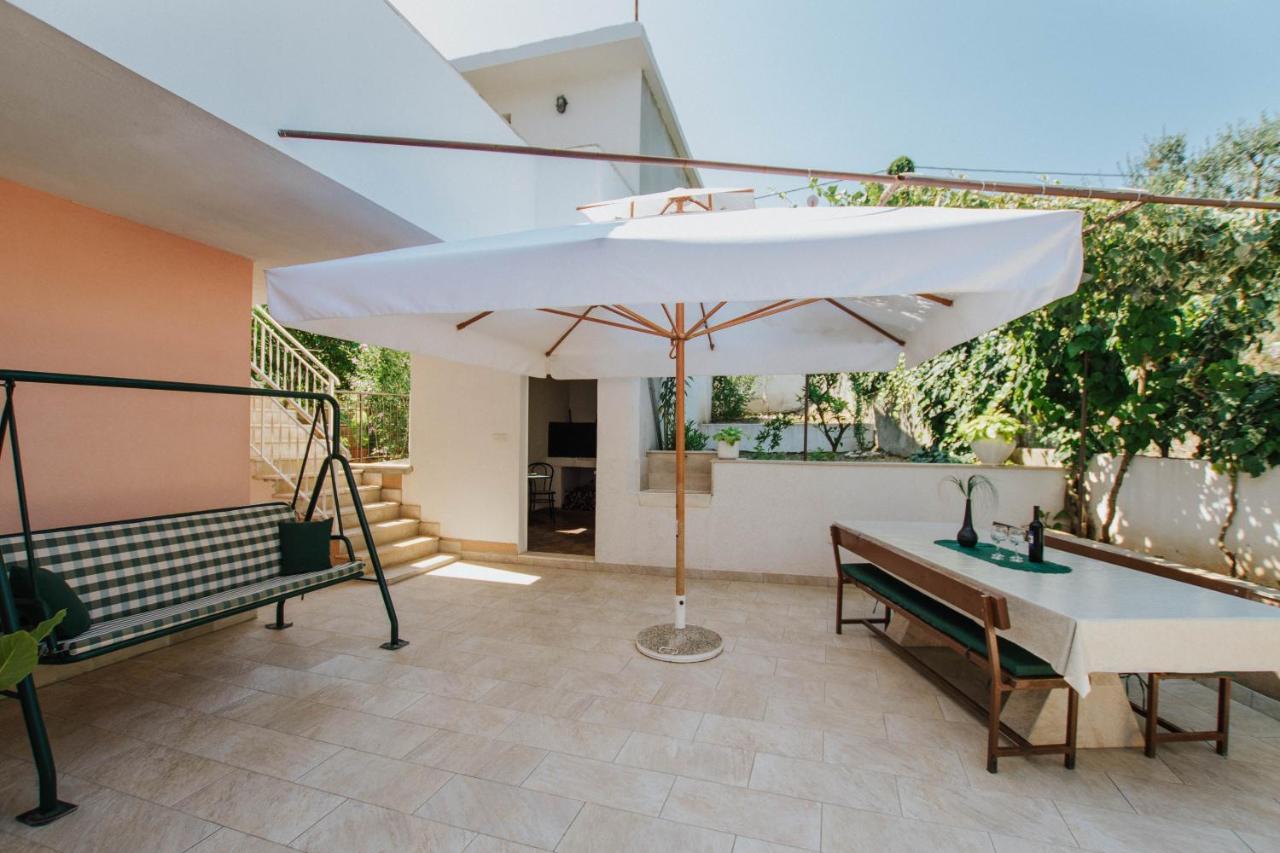 Apartments By The Sea Arbanija, Ciovo - 1085 Trogir Eksteriør billede