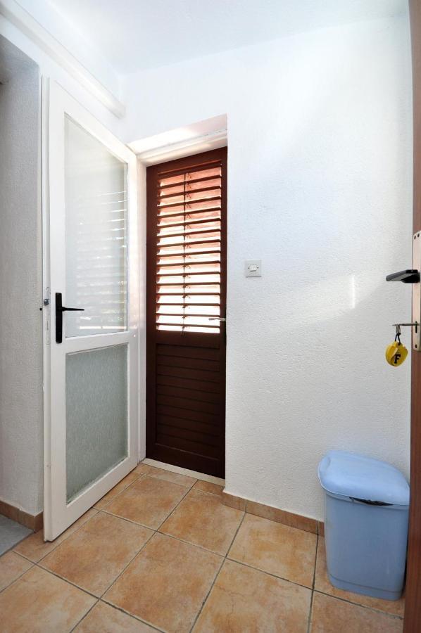 Apartments By The Sea Arbanija, Ciovo - 1085 Trogir Eksteriør billede