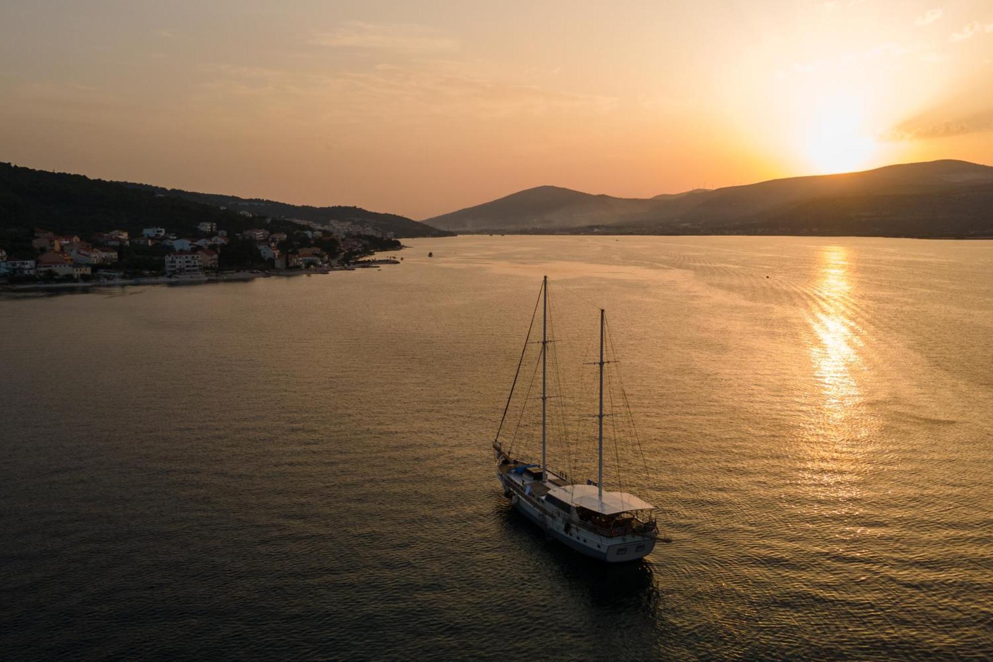 Apartments By The Sea Arbanija, Ciovo - 1085 Trogir Eksteriør billede